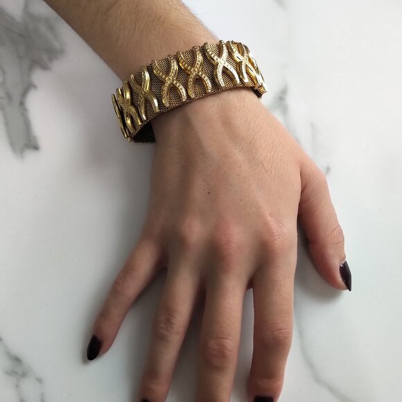 RARE Vintage 1960s Articulated Gold-tone Cuff Bracelet Hallmark "Cross 1961" - Picture 2 of 8